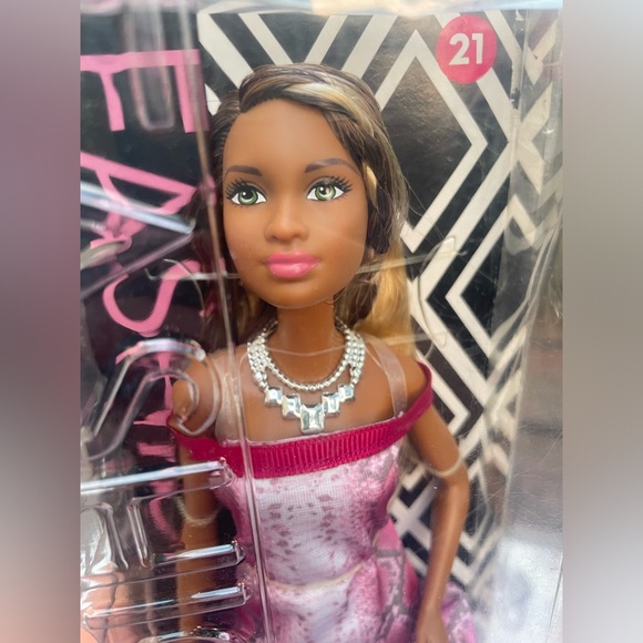 Barbie Fashionistas #21 Pretty in Python Petite Doll - Picture 1 of 9